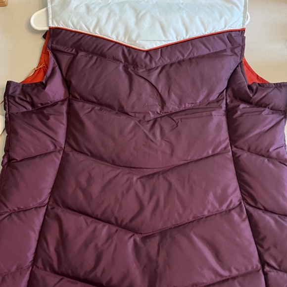 Women’s Size Small Wine Carson Down Obermeyer Vest - Picture 5 of 6